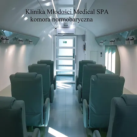 ホテル Klinika Mlodosci Medical 3*
